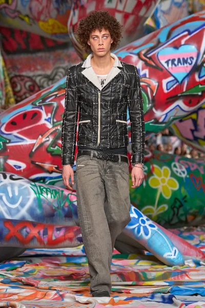 Look 50
